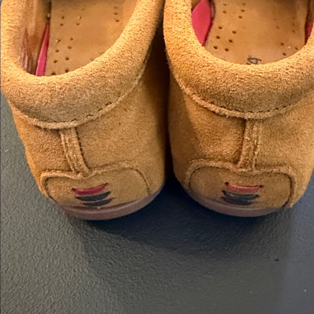 Minnetonka Brown Moccasins with Embroidery - Picture 9 of 9